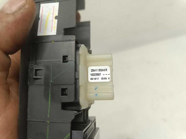 BOUTON LEVE VITRE RENAULT CLIO 4 2012-2020 - Vue 3